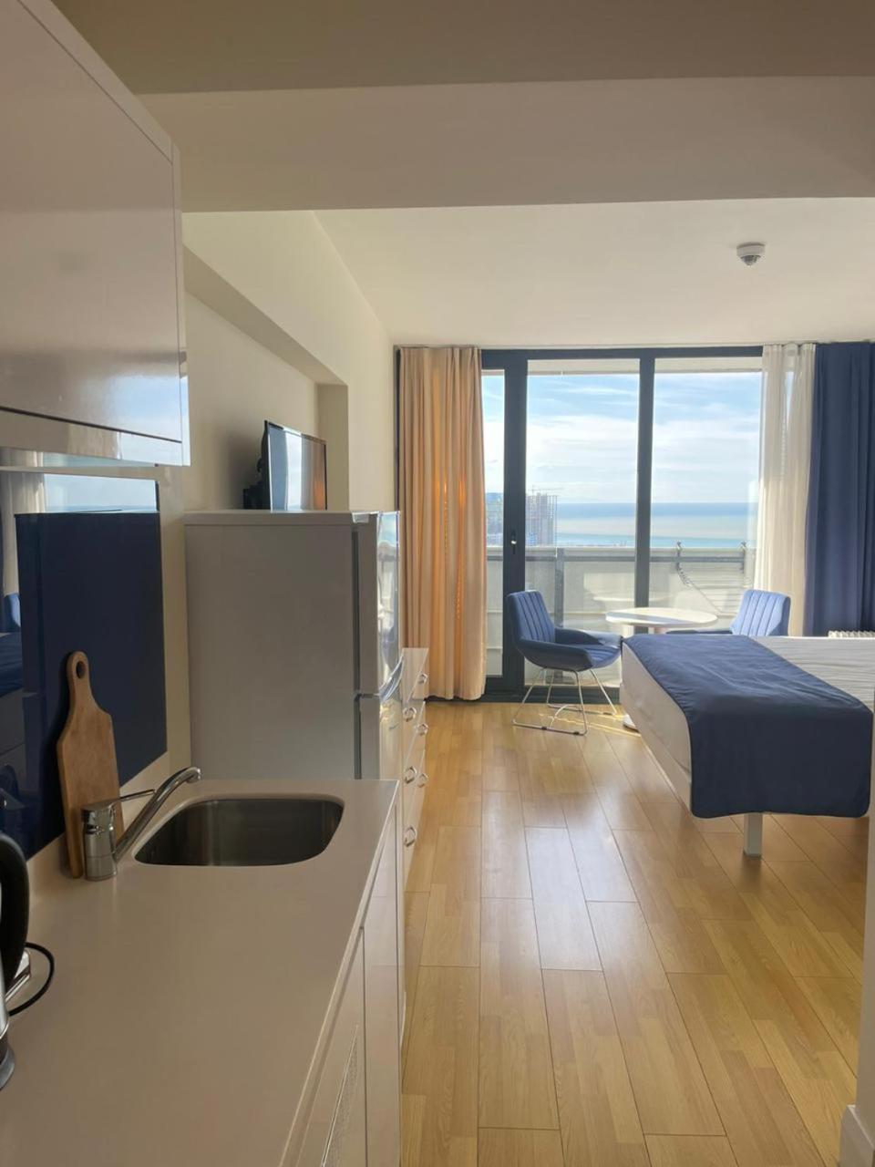 Orbi Сity Sunny Apartments High Floor Batumi Exteriör bild